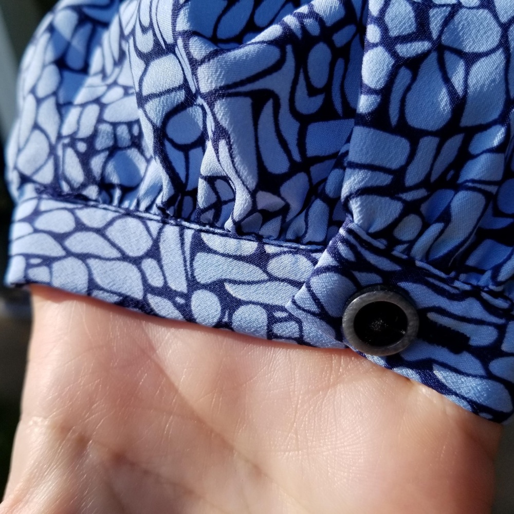 Blue Pebble Pattern Blouse - Picture 3 of 5